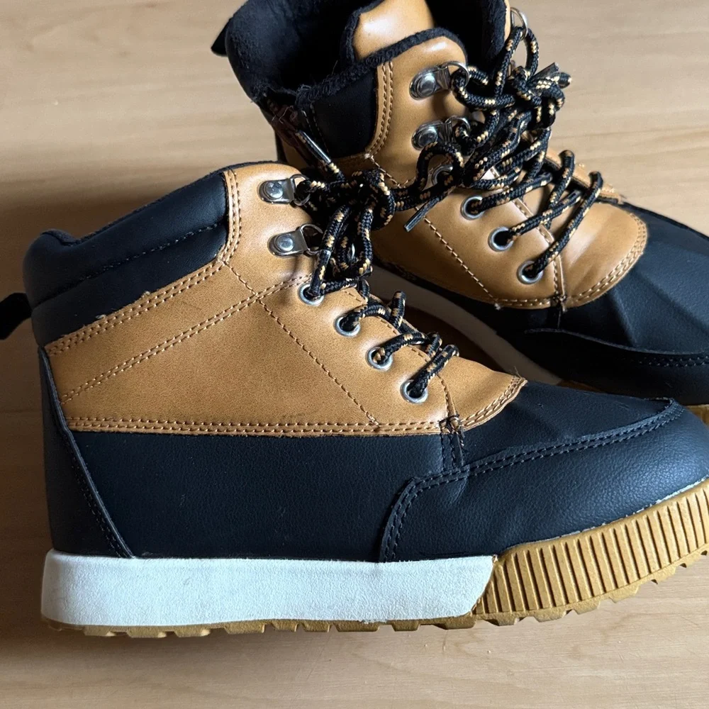 BOYS NWOT -5°F TEMPERATURE RATED WINTER SNOW BOOTS UNISEX LACE UP NAVY SIZE 2